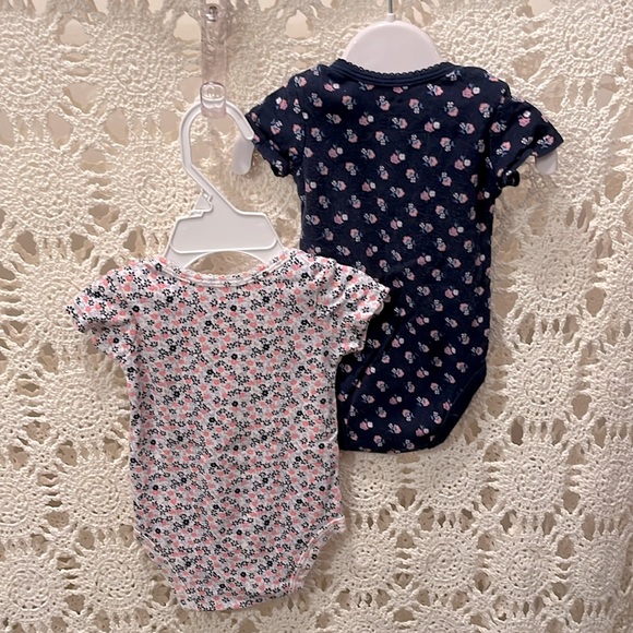 Floral Bodysuits 2-pack 🌸🪻 - Picture 2 of 6